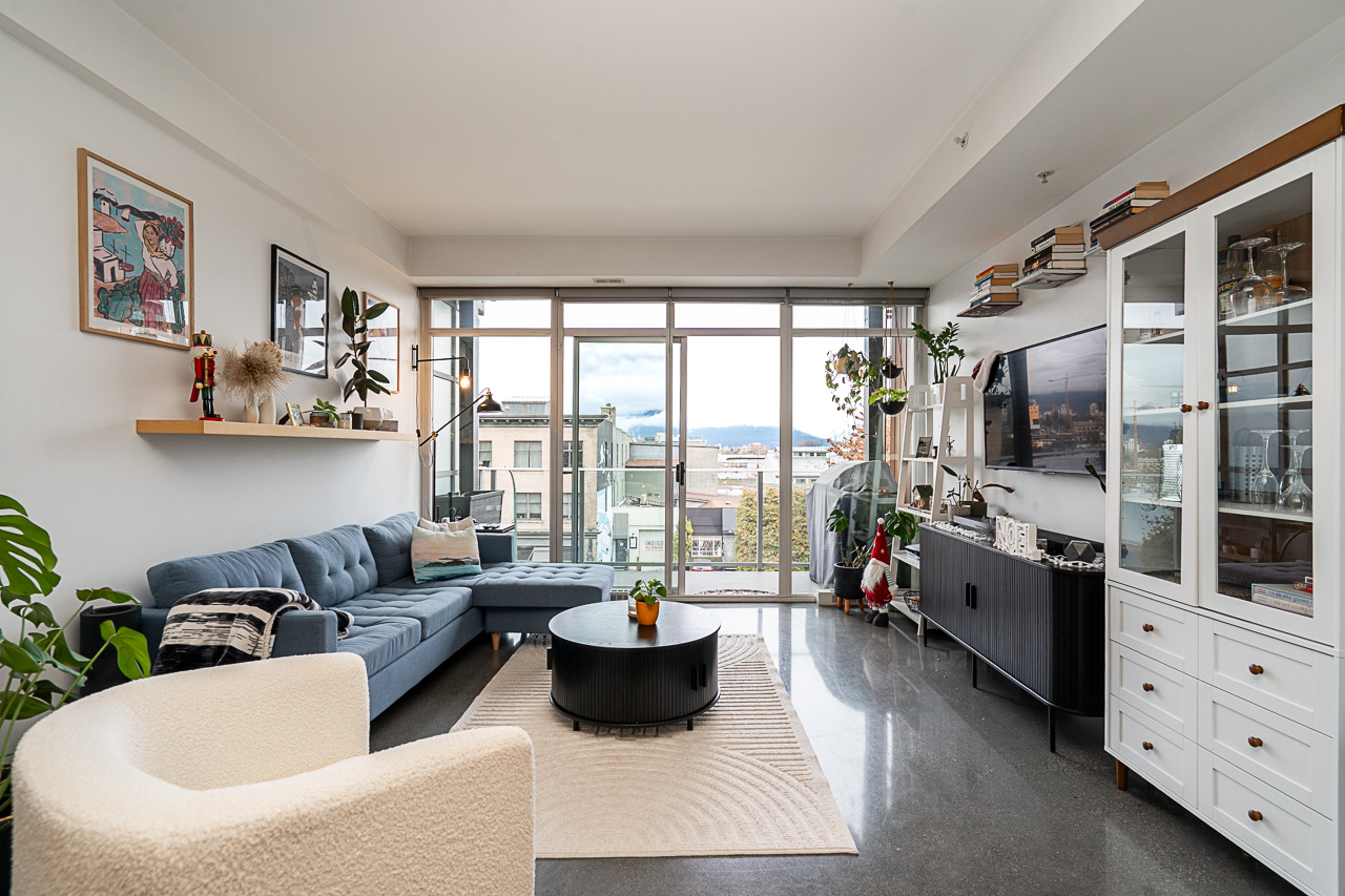 #417 – 256 E. 2nd Avenue